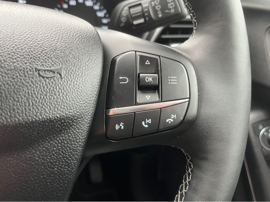 2023 Ford Puma - image 24