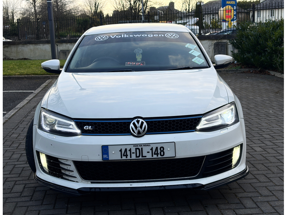 2014 Volkswagen Jetta - image 10