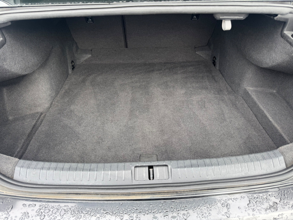 2018 Volkswagen Passat - image 12