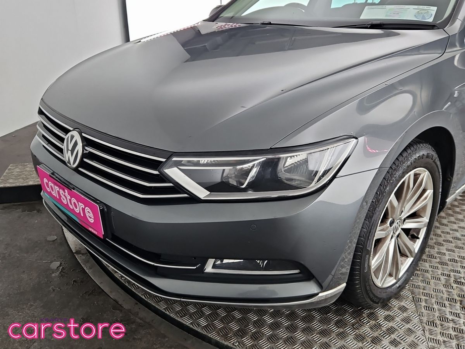 2016 Volkswagen Passat - image 17