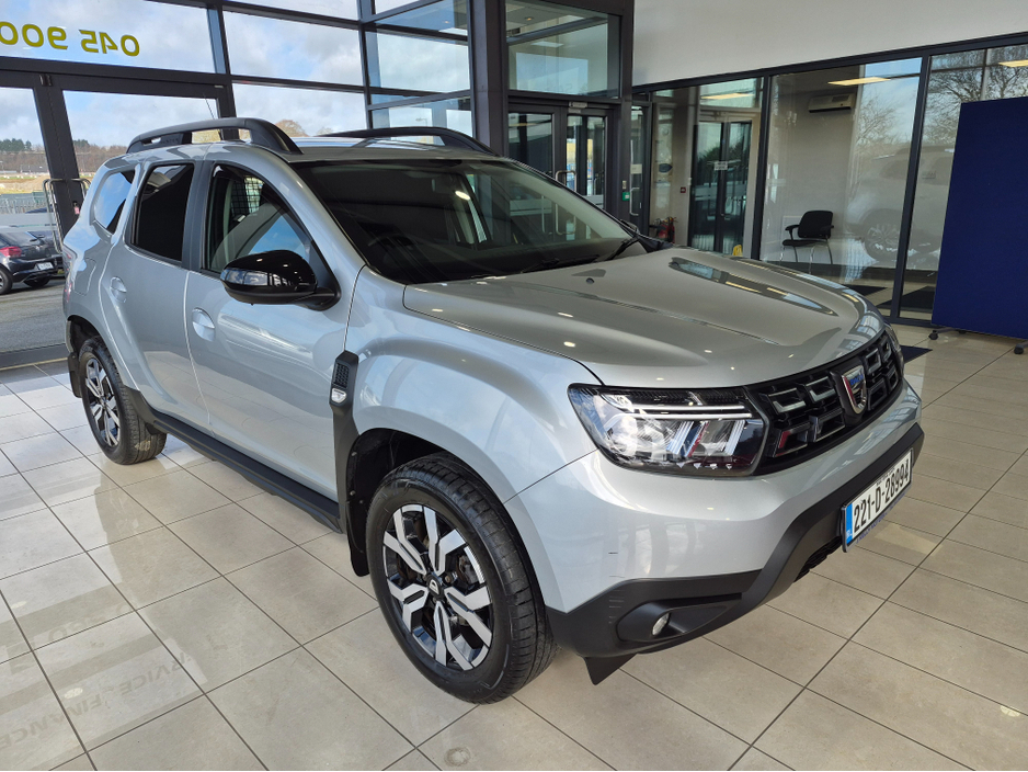 2022 Dacia Duster - image 2