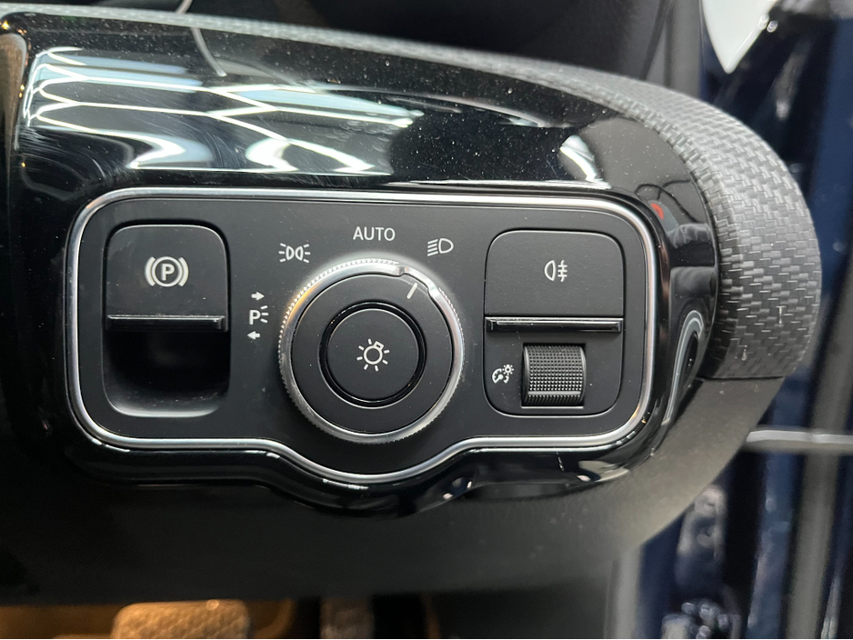 2020 Mercedes-Benz A Class €25950 2020 MERCEDES-BENZ A200D 2.0 AUTOMATIC / CRUISE CONTROL / REVERSE CAMERA / ELECTRIC MEMORY & HEATED SEATS / PADDLE SHIFTERS / APPLE CARPLAY €25,950