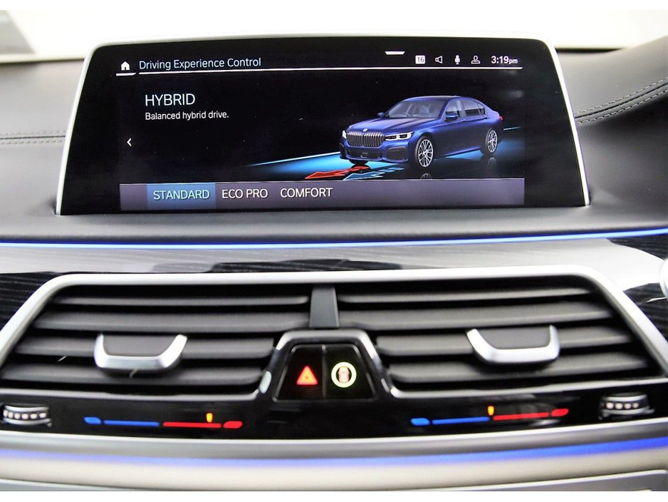 2020 BMW 7 Series - image 19