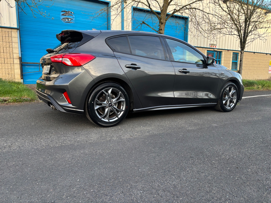 2020 Ford Focus - image 10