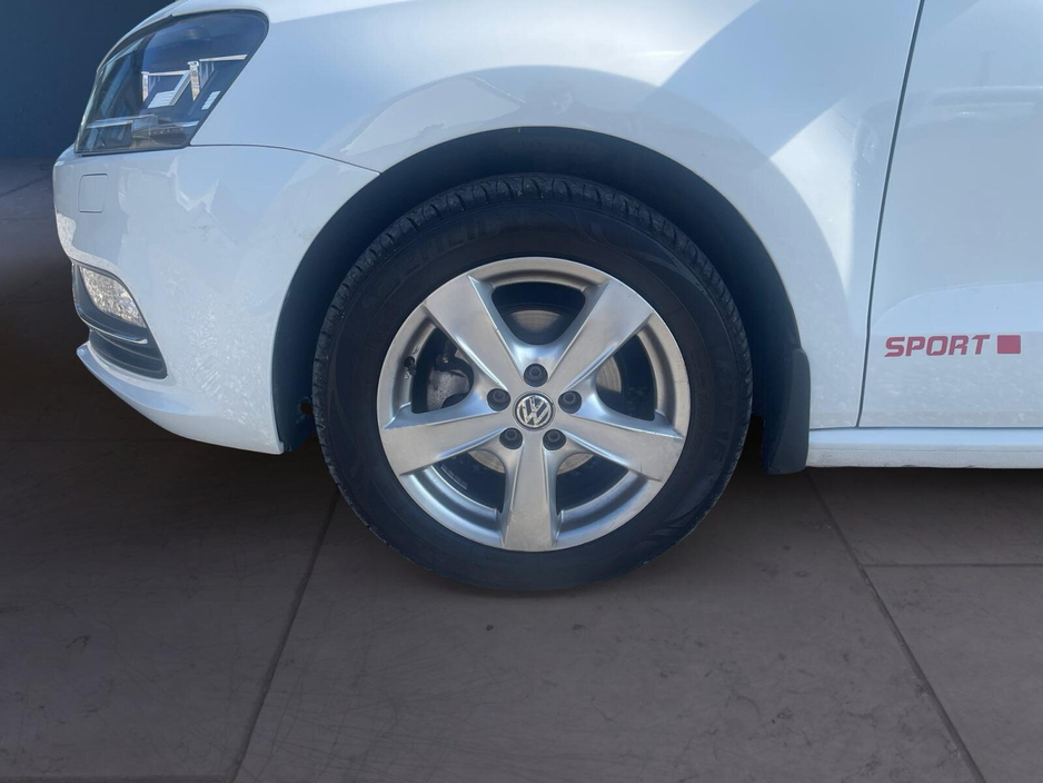 2016 Volkswagen Polo - image 15