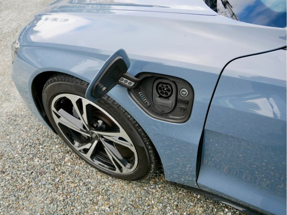 2024 Audi e-tron GT quattro - image 14