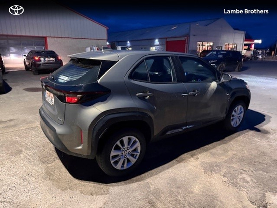 2025 Toyota Yaris Cross - image 5