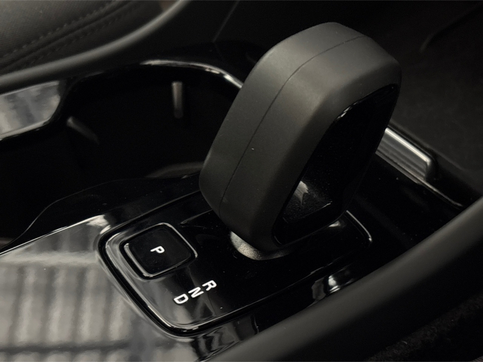 2024 Volvo C40 - image 17