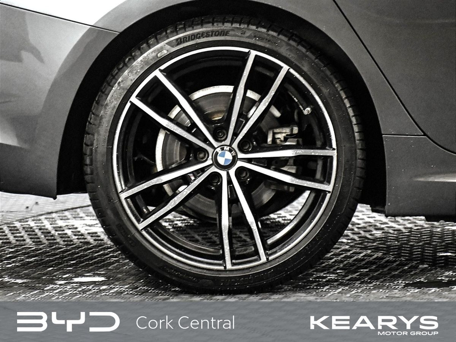 2020 BMW 3 Series - image 21