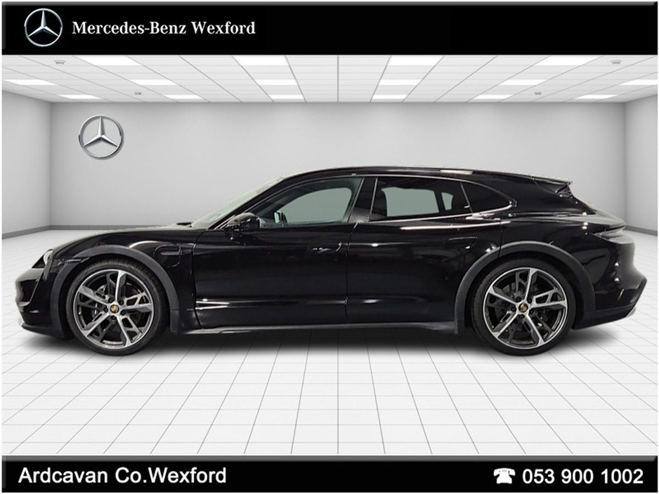 2023 Porsche Taycan - image 10