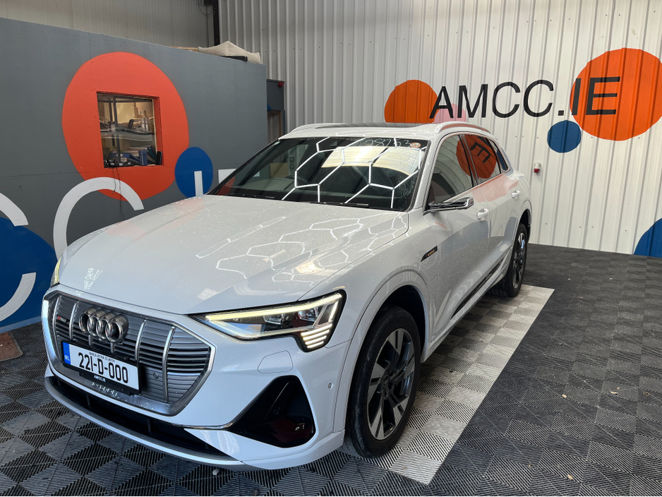 2022 Audi e-tron - image 6