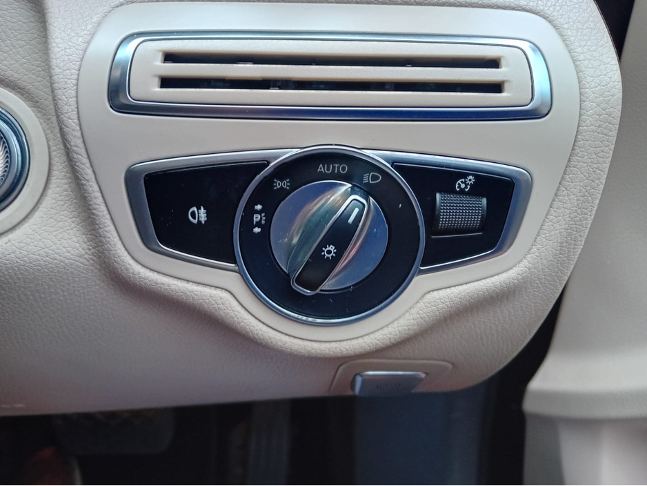 2019 Mercedes-Benz C Class - image 21