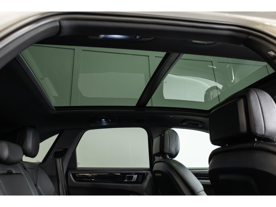 2022 Porsche Cayenne  €59,999