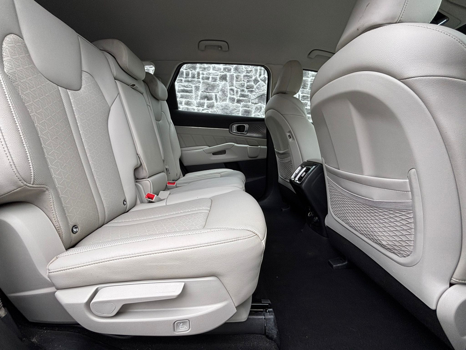2022 Kia Sorento - image 14