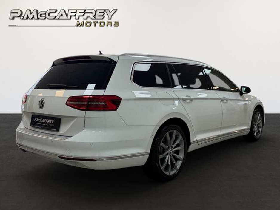 2019 Volkswagen Passat - image 5