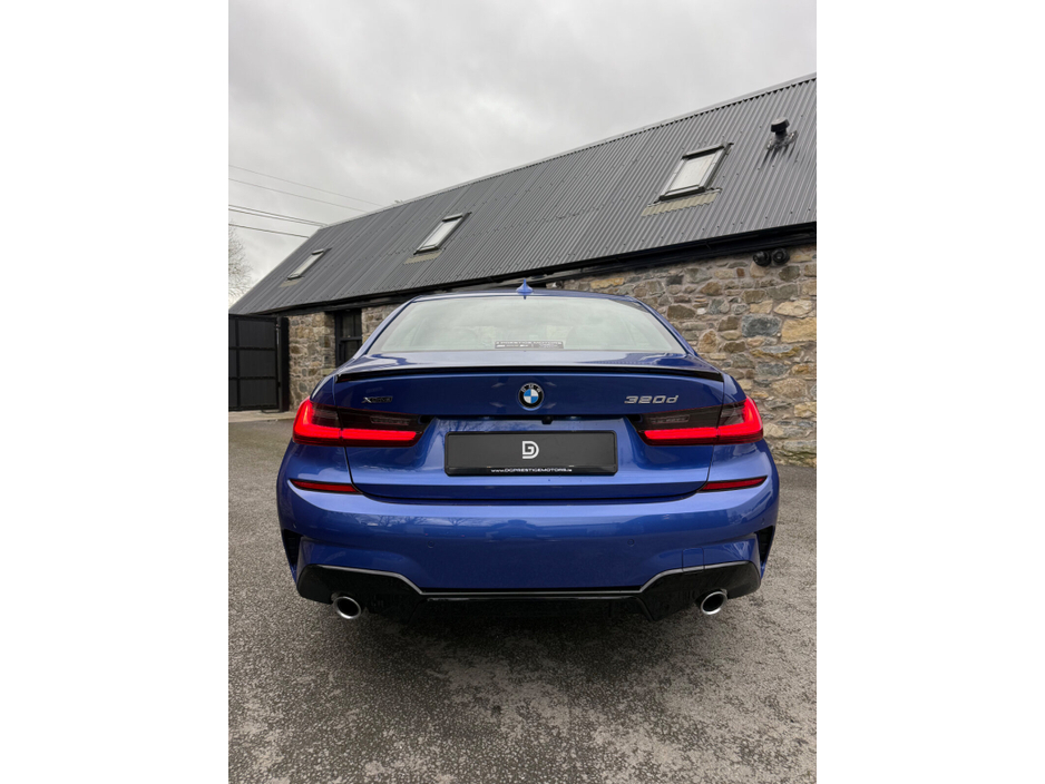 2019 BMW 3 Series - image 8