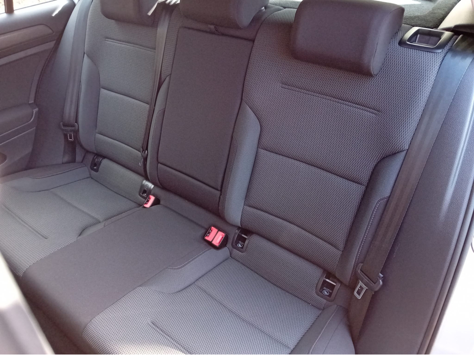 2019 Volkswagen Golf - image 13