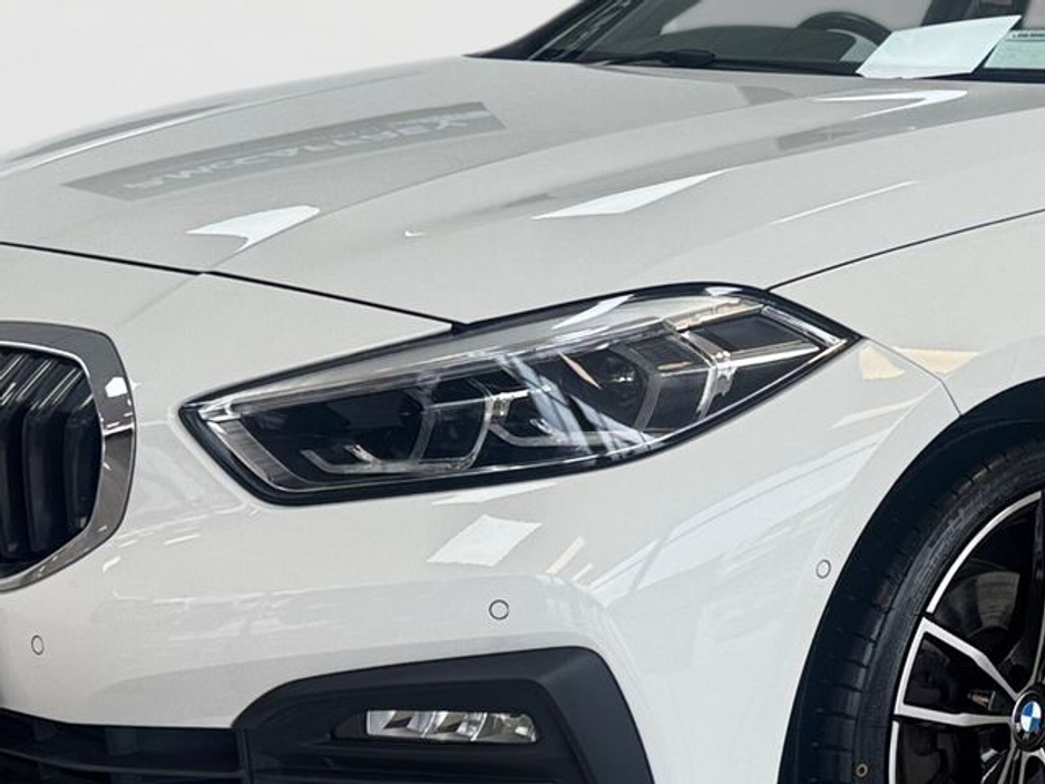 2020 BMW 1 Series - image 9