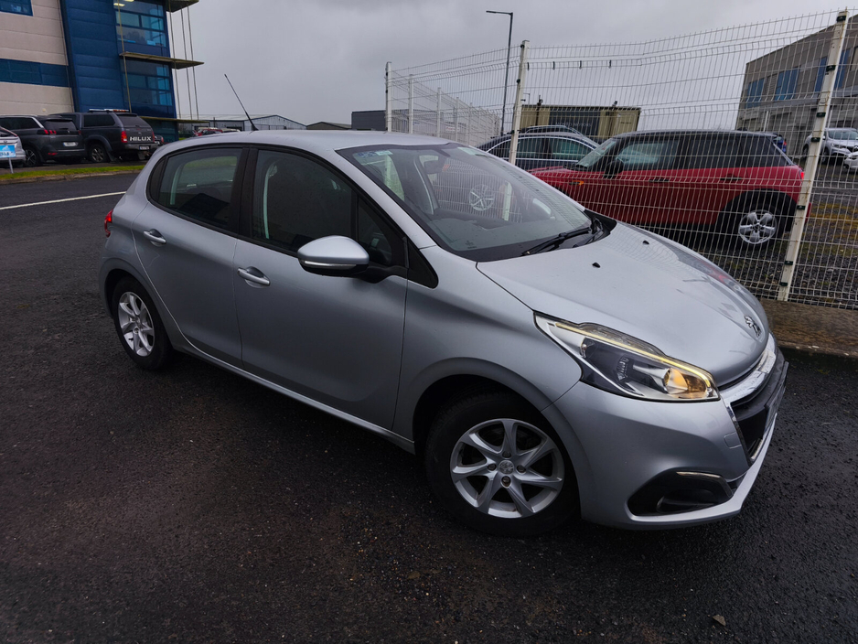 2017 Peugeot 208 1.2 PureTech 82bhp Active 3 dr €8,650