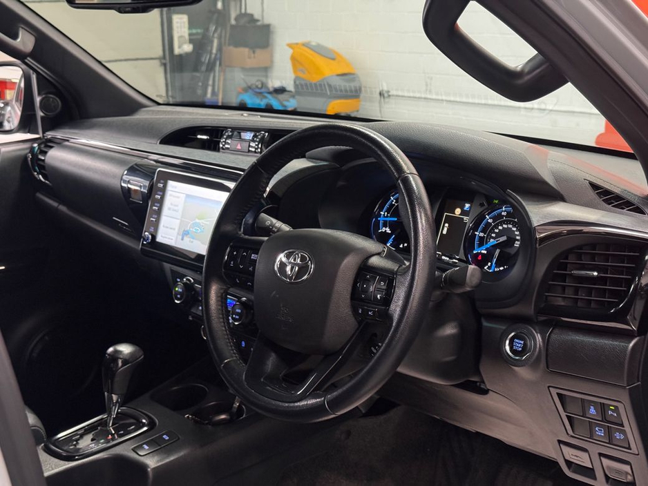 2023 Toyota Hilux - image 10