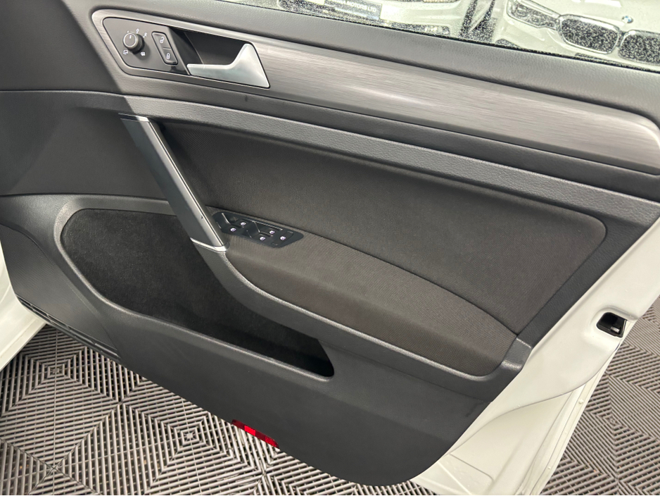 2019 Volkswagen Golf *VOLKSWAGEN GOLF* *DSG* *FACELIFT* *DYNAMIC LIGHTS* *DLA* *DIGITAL DASH* *REVERSE CAMERA* *PARKING SENSORS* *KEYLESS ENTRY* *LOW MILEAGE* *FINANCE AVAILABLE* *TRADE INS WELCOME*