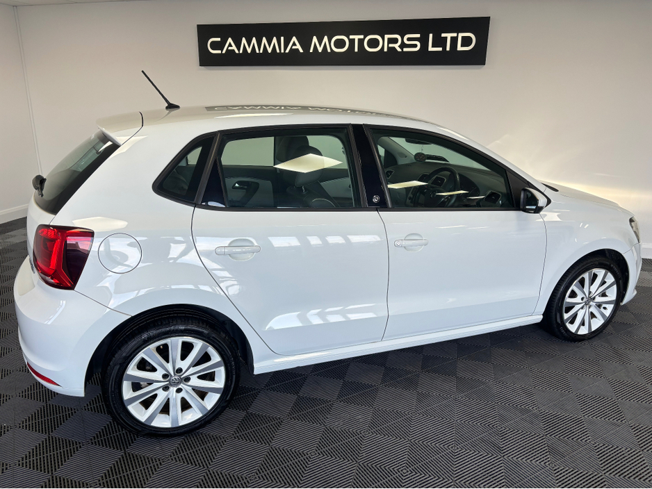 2016 Volkswagen Polo - image 4