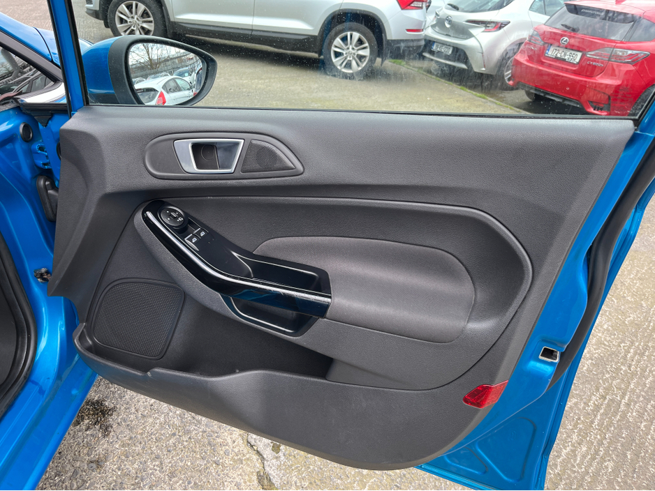 2017 Ford Fiesta - image 12