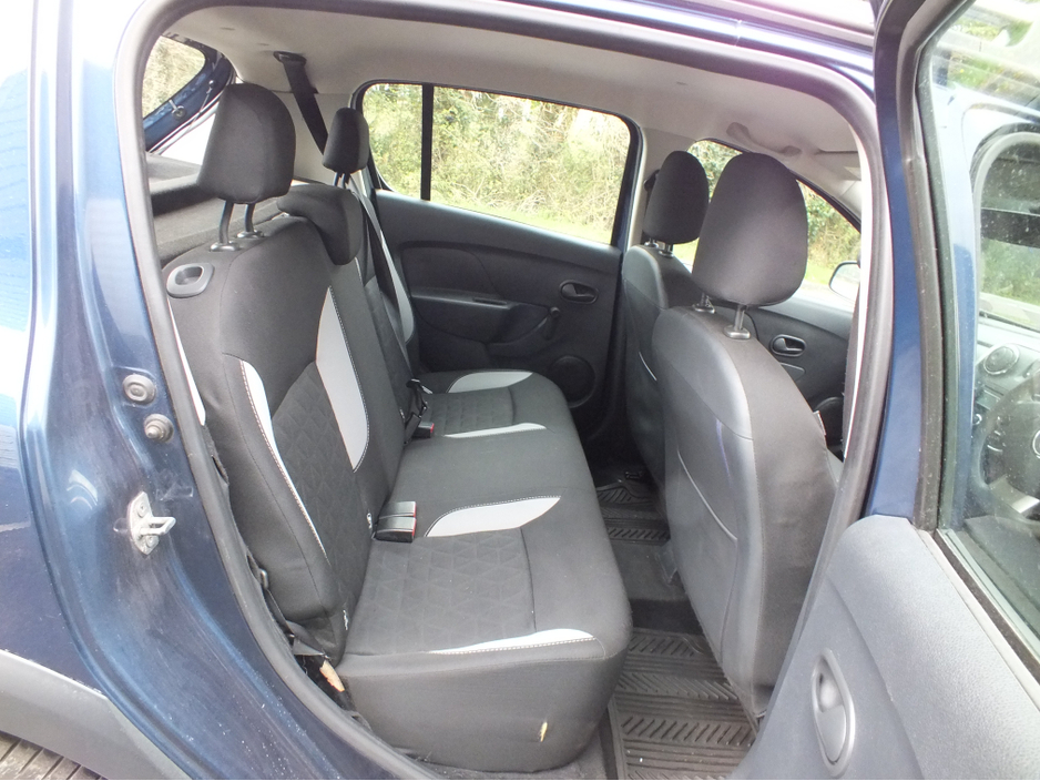 2016 Dacia Sandero - image 9