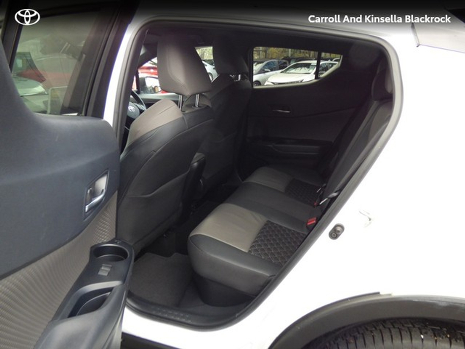 2023 Toyota C-HR Hybrid Sol €31,450