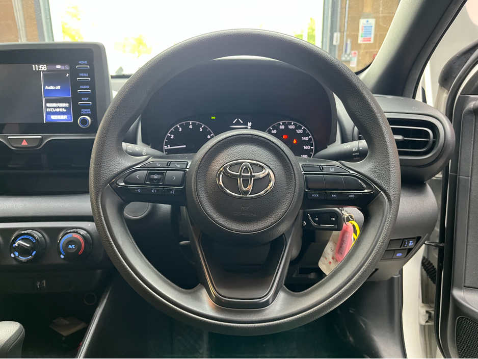 2022 Toyota Yaris - image 6