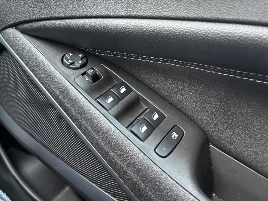 2022 Opel Crossland X - image 15