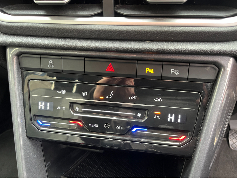 2024 Volkswagen T-Roc - image 18