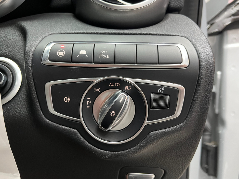 2018 Mercedes-Benz C Class €23950! 2018 MERCEDES-BENZ C220D LAUREUS EDITION 2.2 AUTOMATIC / CRUISE CONTROL / REVERSE CAMERA / ELECTRIC MEMORY & HEATED SEATS / PADDLE SHIFTERS €23,950