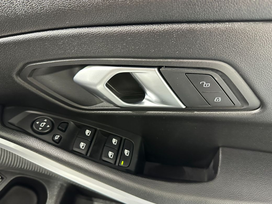 2025 BMW 3 Series - image 20