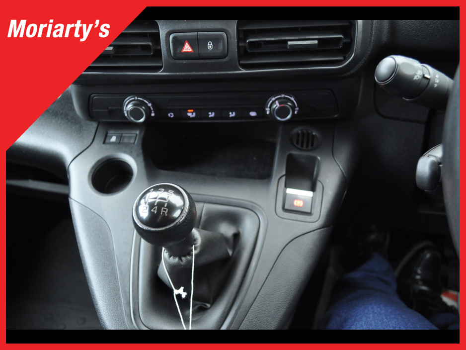 2020 Peugeot Partner - image 12