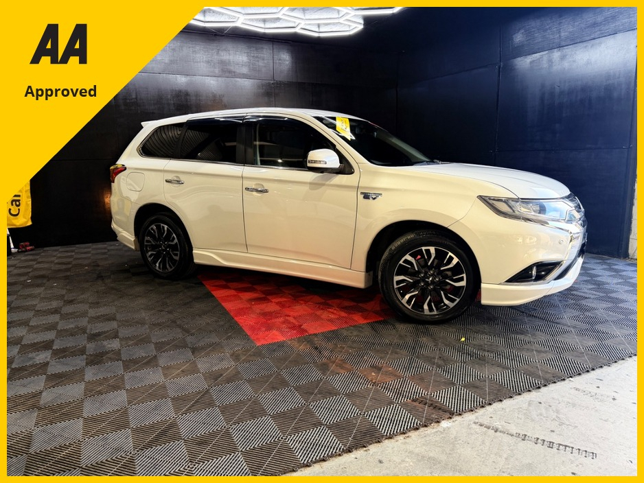 2016 Mitsubishi Outlander - image 3