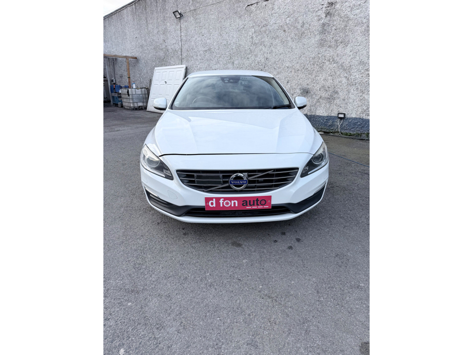 2016 Volvo V60 - image 3