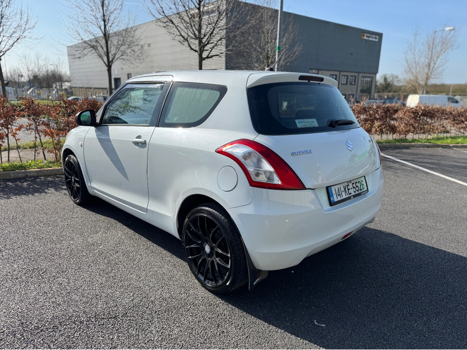 2014 Suzuki Swift - image 3