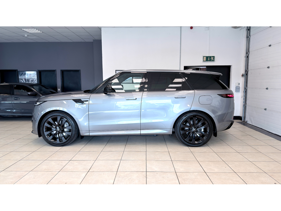 2025 Land Rover Range Rover Sport - image 4