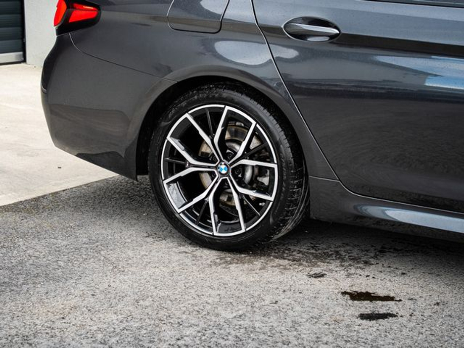 2022 BMW 5 Series - image 3