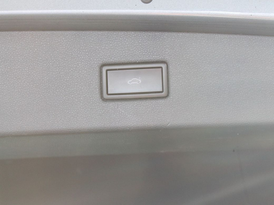 2020 Volkswagen Tiguan - image 17