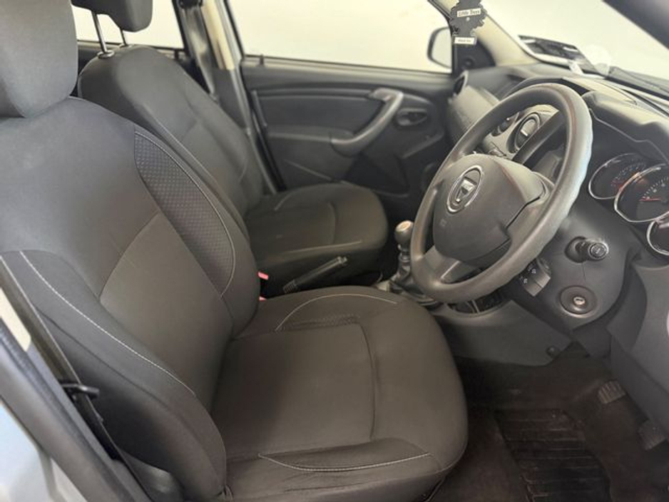 2017 Dacia Duster - image 8