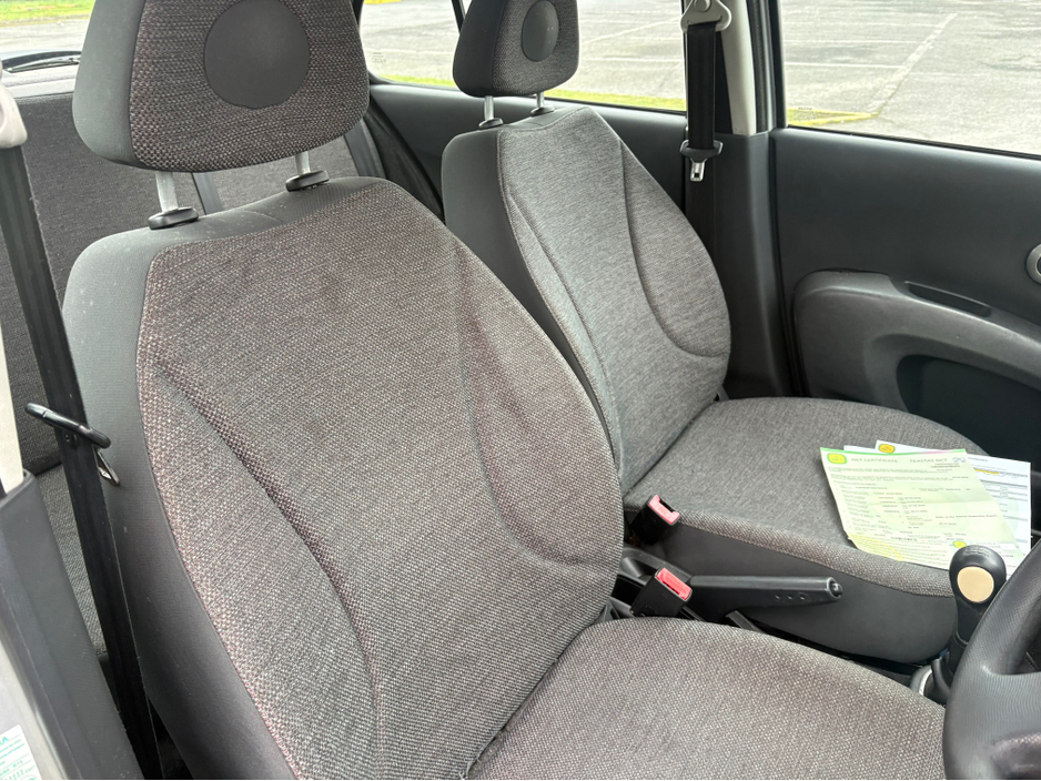 2006 Nissan Micra - image 9