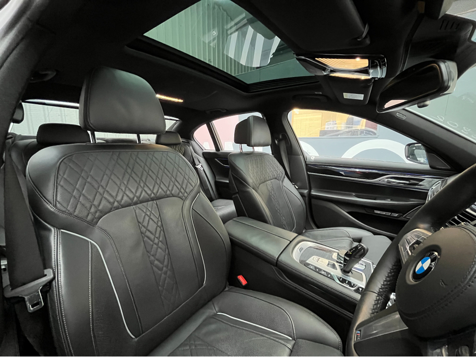 2018 BMW 7 Series - image 10