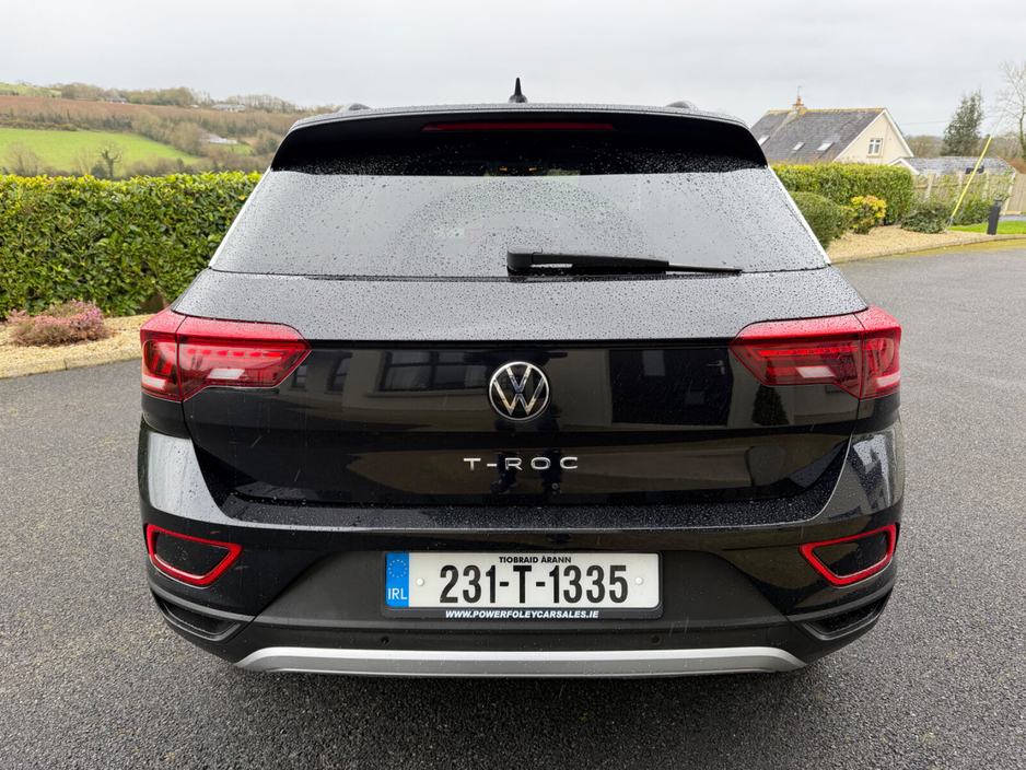 2023 Volkswagen T-Roc - image 10