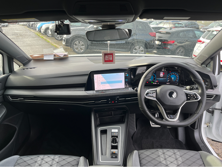 2022 Volkswagen Golf R-LINE AUTOMATIC 2.0 DIESEL //HIGH SPEC//LOW MILES//HEAD UP DISPLAY//HEATED SEATS AND STEERING WHEEL//KEYLESS ENTRY//ADAPTIVE CRUISE CONTROL// €32,950