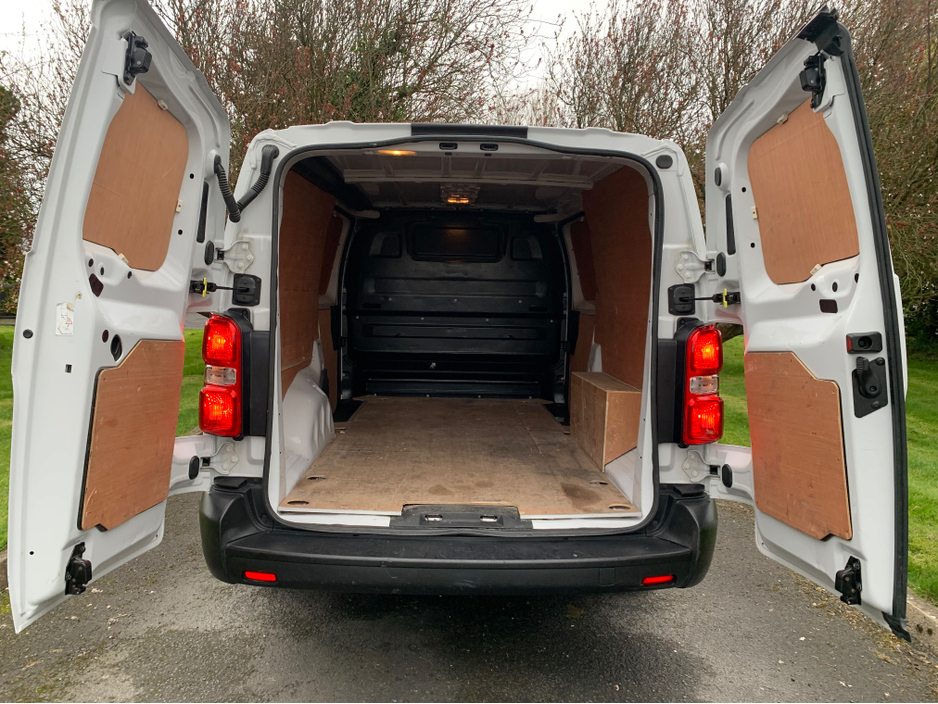 2022 Opel Vivaro - image 24