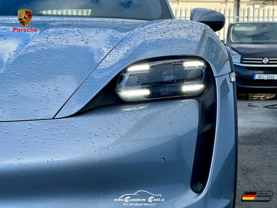 2022 Porsche Taycan - image 12