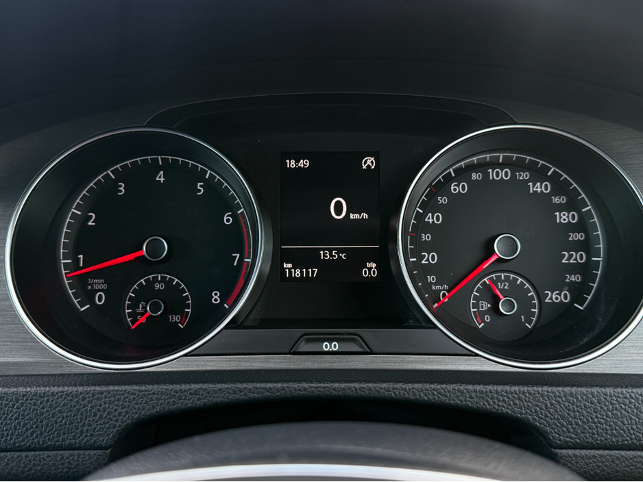 2013 Volkswagen Golf - image 19