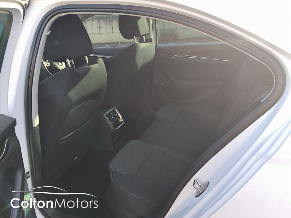 2022 Skoda Octavia - image 13
